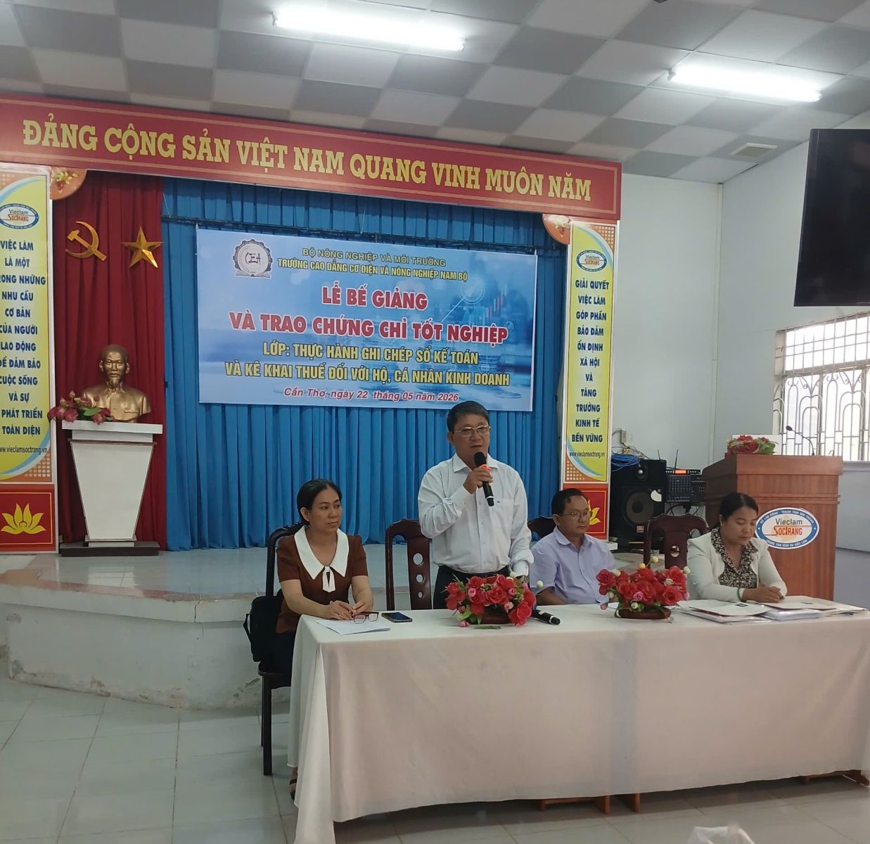Phát biểu của Ban Giám Hiệu Nhà trường trong buổi lễ bế giảng